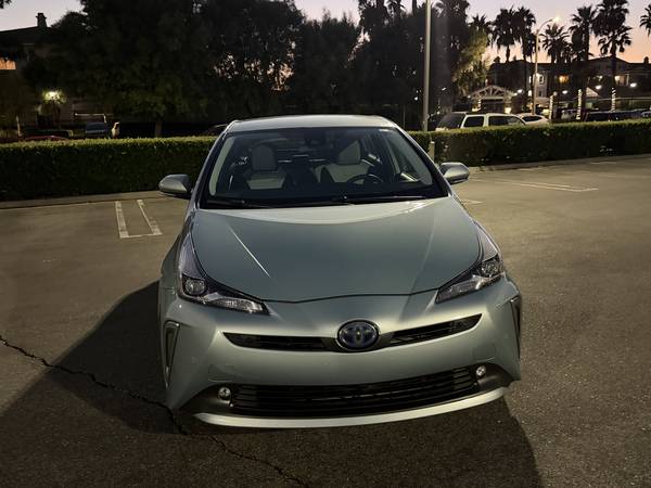 2019 Toyota Prius LE 5dr Front-wheel Drive Hatchback CVT — photo 2