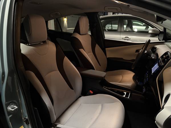 2019 Toyota Prius LE 5dr Front-wheel Drive Hatchback CVT — photo 11