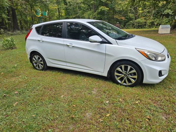2015 Hyundai Accent Sport 4dr Hatchback Automatic — photo 3