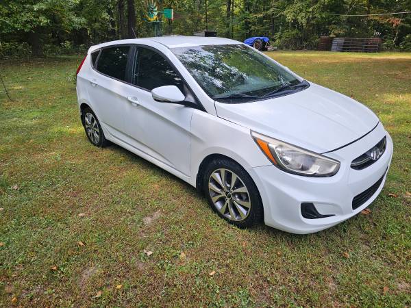 2015 Hyundai Accent Sport 4dr Hatchback Automatic — photo 2
