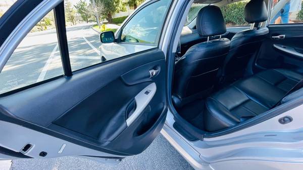 2011 Toyota Corolla S 4dr Sedan Manual — photo 12