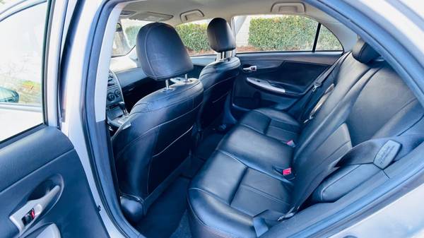 2011 Toyota Corolla S 4dr Sedan Manual — photo 10