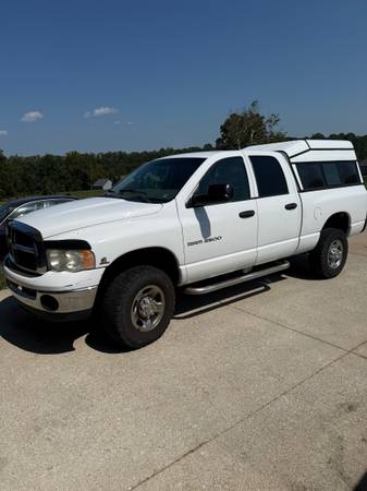 2004 Dodge RAM 2500 SLT 4x4 Quad Cab 140.5 in. WB Automatic — photo 1