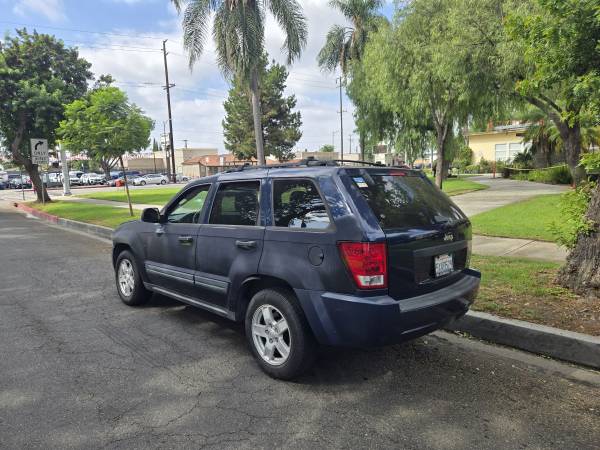 2005 Jeep Grand Cherokee Laredo 4dr 4x4 Automatic — photo 1