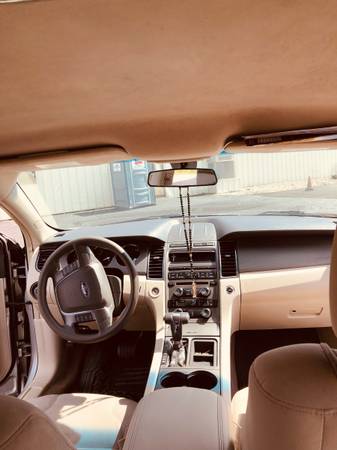 2010 Ford Taurus SE 4dr Front-wheel Drive Sedan Automatic — photo 3