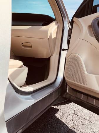 2010 Ford Taurus SE 4dr Front-wheel Drive Sedan Automatic — photo 5