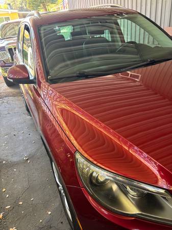 2011 Volkswagen Tiguan SEL — photo 2