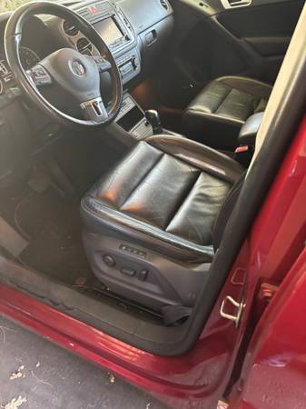 2011 Volkswagen Tiguan SEL — photo 6