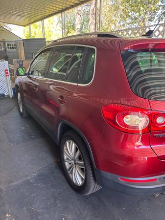 2011 Volkswagen Tiguan SEL — photo 4