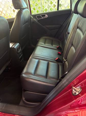 2011 Volkswagen Tiguan SEL — photo 7