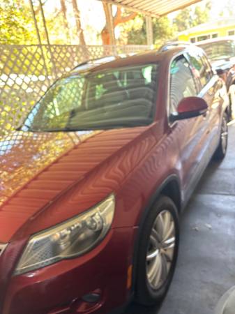 2011 Volkswagen Tiguan SEL — photo 1