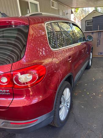 2011 Volkswagen Tiguan SEL — photo 3
