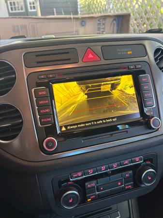 2011 Volkswagen Tiguan SEL — photo 9