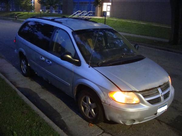 2006 Dodge Grand Caravan SXT Front-wheel Drive Passenger Van Automatic — photo 2