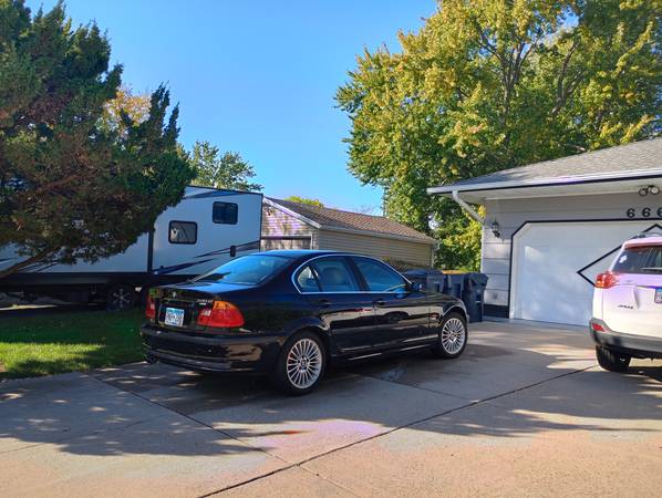 2001 BMW 330xi — photo 2