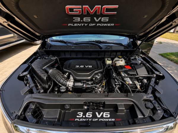 2018 GMC Acadia SL Front-wheel Drive Automatic — photo 1