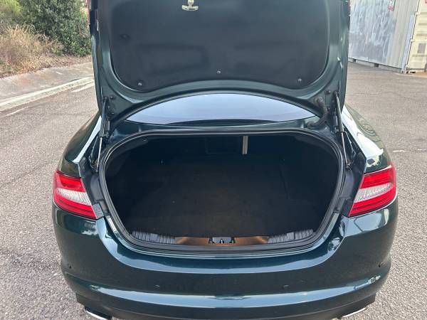 2015 Jaguar XF 2.0T Premium — photo 11