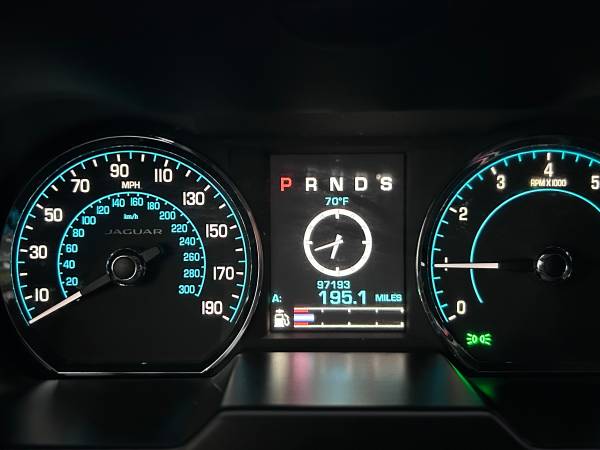 2015 Jaguar XF 2.0T Premium — photo 8