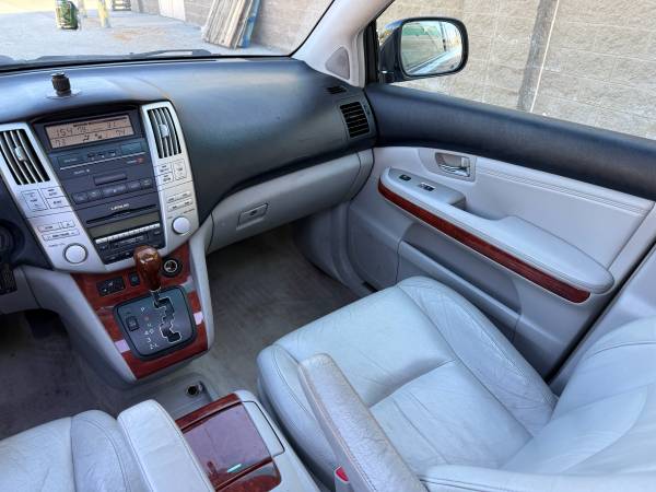 2004 Lexus RX 330 Base All-wheel Drive Automatic — photo 10