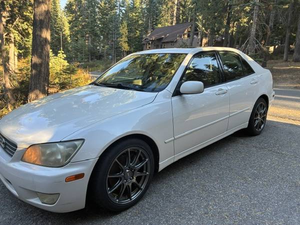 2001 Lexus IS 300 Base 4dr Sedan Automatic — photo 3