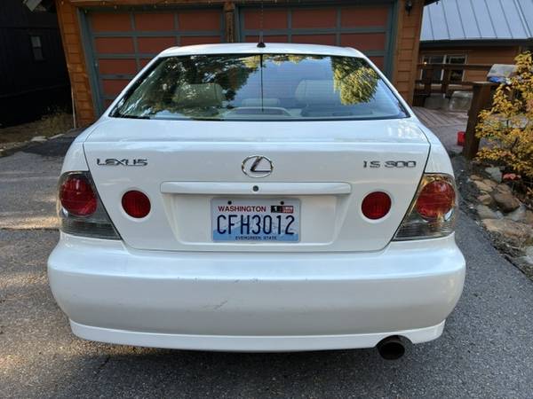 2001 Lexus IS 300 Base 4dr Sedan Automatic — photo 4