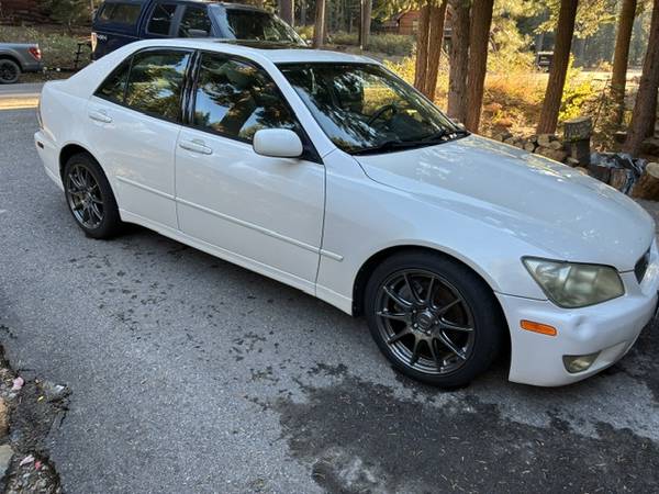 2001 Lexus IS 300 Base 4dr Sedan Automatic — photo 2