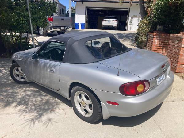 1999 Mazda MX 5 Miata Base 2dr Convertible Manual — photo 2