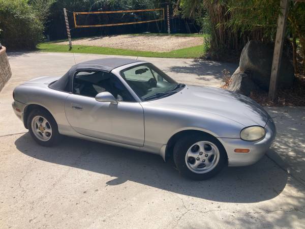 1999 Mazda MX 5 Miata Base 2dr Convertible Manual — photo 3