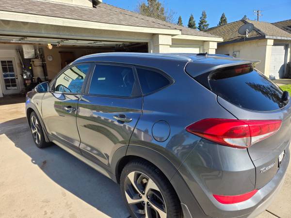2017 Hyundai Tucson SE — photo 2