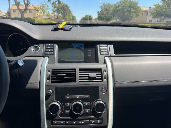 2017 Land Rover Discovery Sport SE — photo 10