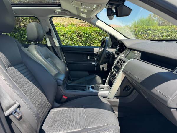 2017 Land Rover Discovery Sport SE — photo 6