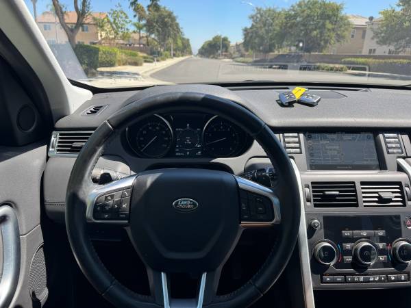 2017 Land Rover Discovery Sport SE — photo 11