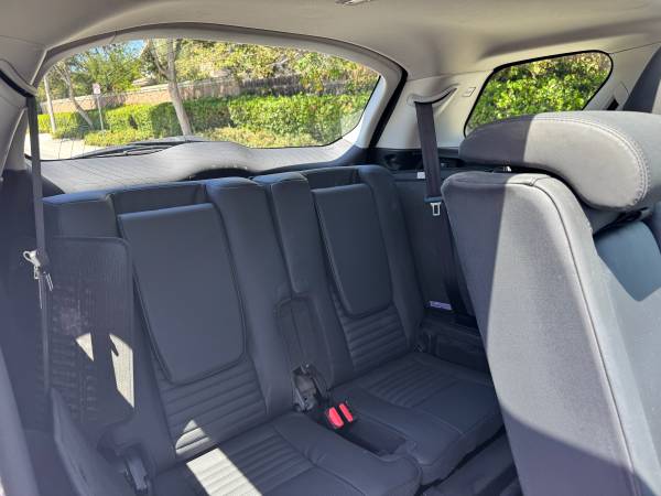 2017 Land Rover Discovery Sport SE — photo 8