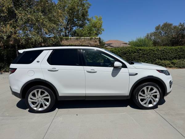 2017 Land Rover Discovery Sport SE — photo 4
