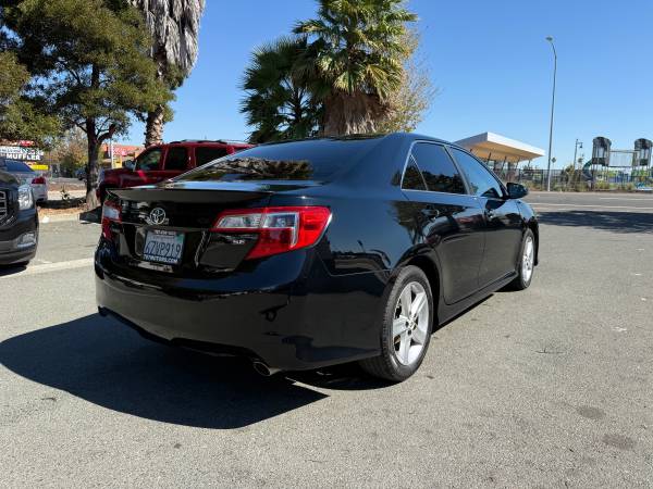 2013 Toyota Camry SE 4dr Sedan Automatic — photo 3