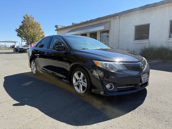 2013 Toyota Camry SE 4dr Sedan Automatic — photo 2