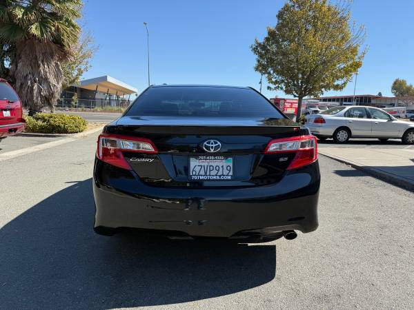 2013 Toyota Camry SE 4dr Sedan Automatic — photo 4