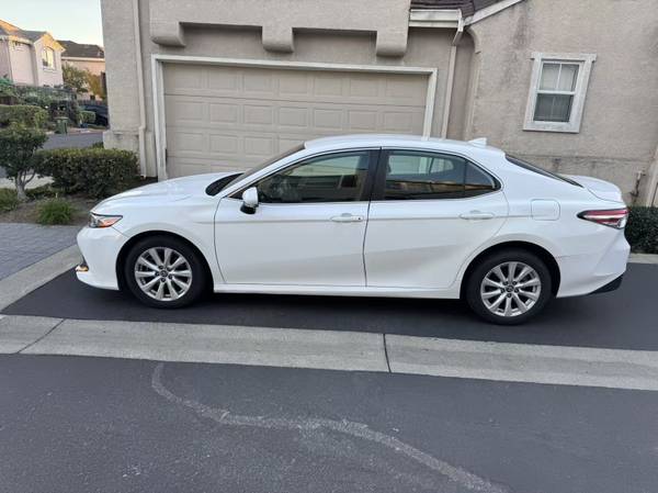 2019 Toyota Camry SE — photo 6
