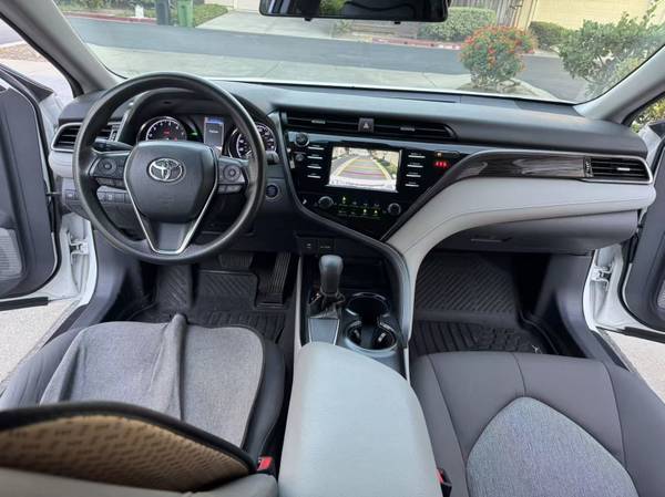 2019 Toyota Camry SE — photo 8