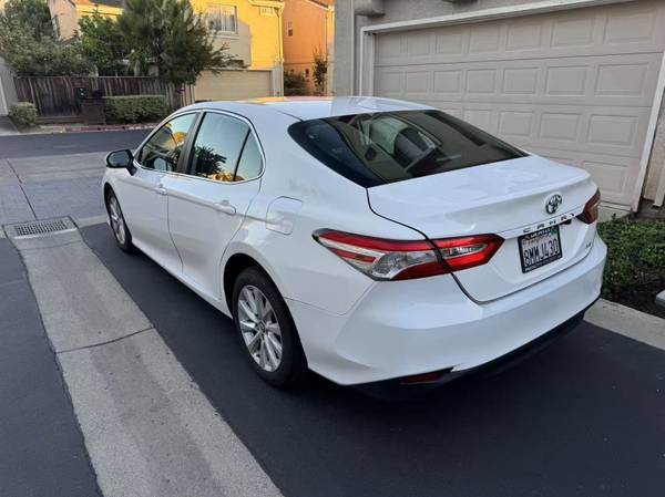 2019 Toyota Camry SE — photo 5