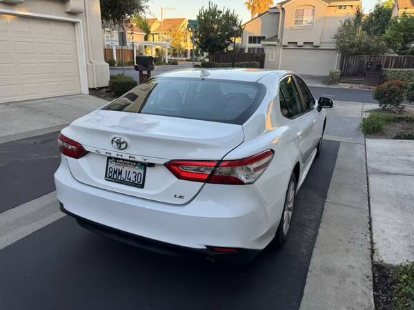 2019 Toyota Camry SE — photo 4
