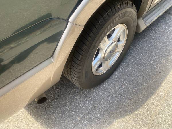 2004 Ford Expedition XLS 4x2 Automatic — photo 7