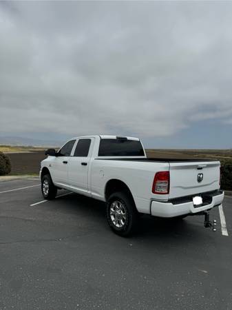 2013 RAM 2500 SLT 4x2 Crew Cab 149 in. WB Automatic — photo 2