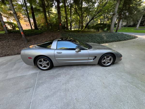 2000 Chevrolet Corvette Base 2dr Coupe Manual — photo 1