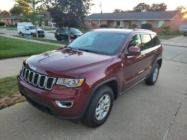 2020 Jeep Grand Cherokee Laredo — photo 1
