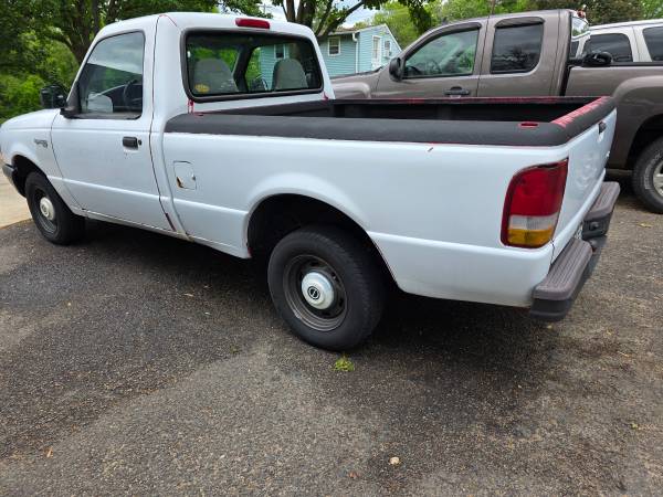 1996 Ford Ranger XL 2dr Standard Cab SB — photo 3