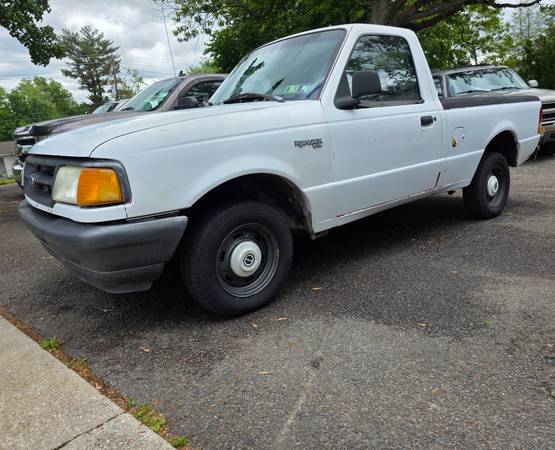 1996 Ford Ranger XL 2dr Standard Cab SB — photo 2