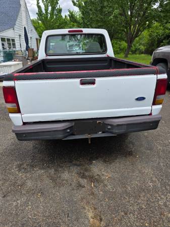 1996 Ford Ranger XL 2dr Standard Cab SB — photo 4