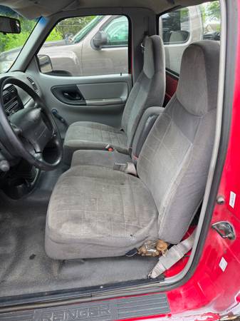 1996 Ford Ranger XL 2dr Standard Cab SB — photo 7