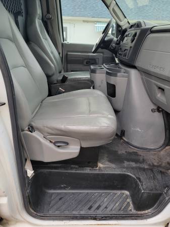 2010 Ford E 250 Commercial Cargo Van Automatic — photo 6